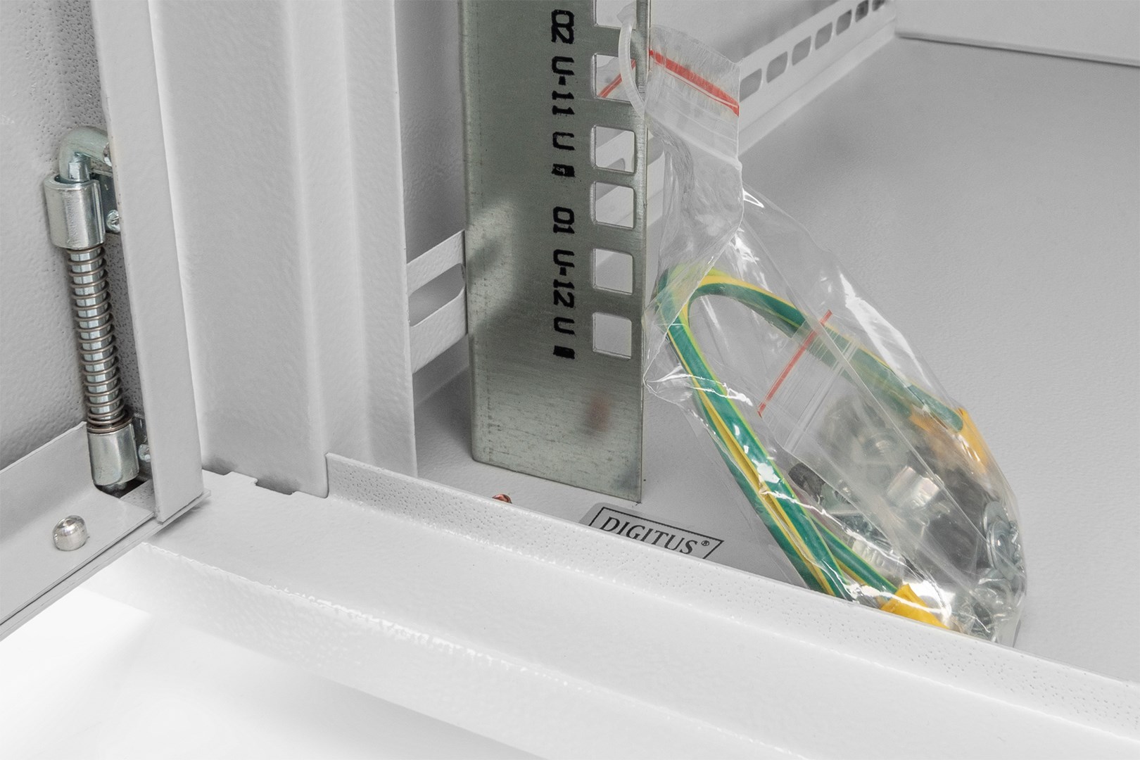 Digitus Szafa sieciowa wisząca DYNAmic 19" 16U rack 600x450, drzwi szyba, szary, niedzielona, złożona, 60kg