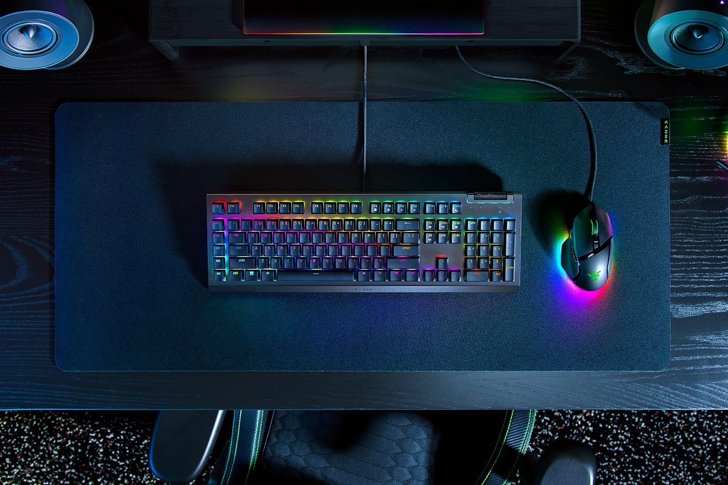 Razer BlackWidow V4 X. Tastatur Formfaktor: Volle Größe (100%), Geräteschnittstelle: USB, Tastatur-Switch: Mechanischer Switch. Typ der Hintergrundbeleuchtung: RGB-LED. Empfohlene Nutzung: Gaming. Produktfarbe: Schwarz