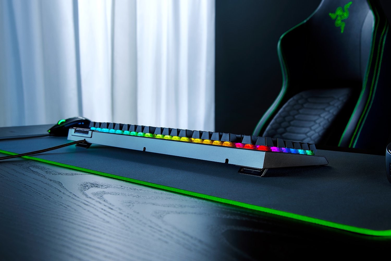 Razer BlackWidow V4 X. Tastatur Formfaktor: Volle Größe (100%), Geräteschnittstelle: USB, Tastatur-Switch: Mechanischer Switch. Typ der Hintergrundbeleuchtung: RGB-LED. Empfohlene Nutzung: Gaming. Produktfarbe: Schwarz
