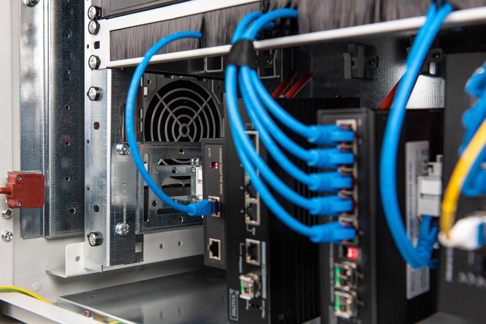 Digitus Wspornik szyny montażowej 483 mm (19”), 4U