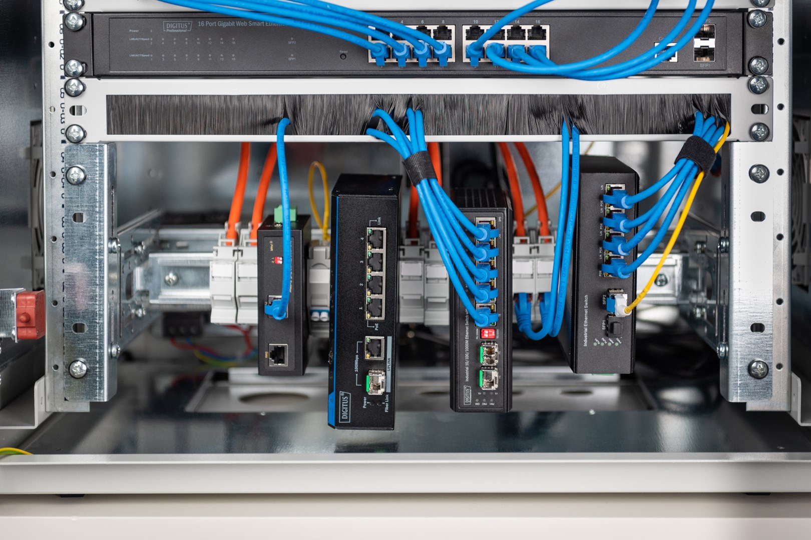 Digitus Wspornik szyny montażowej 483 mm (19”), 4U